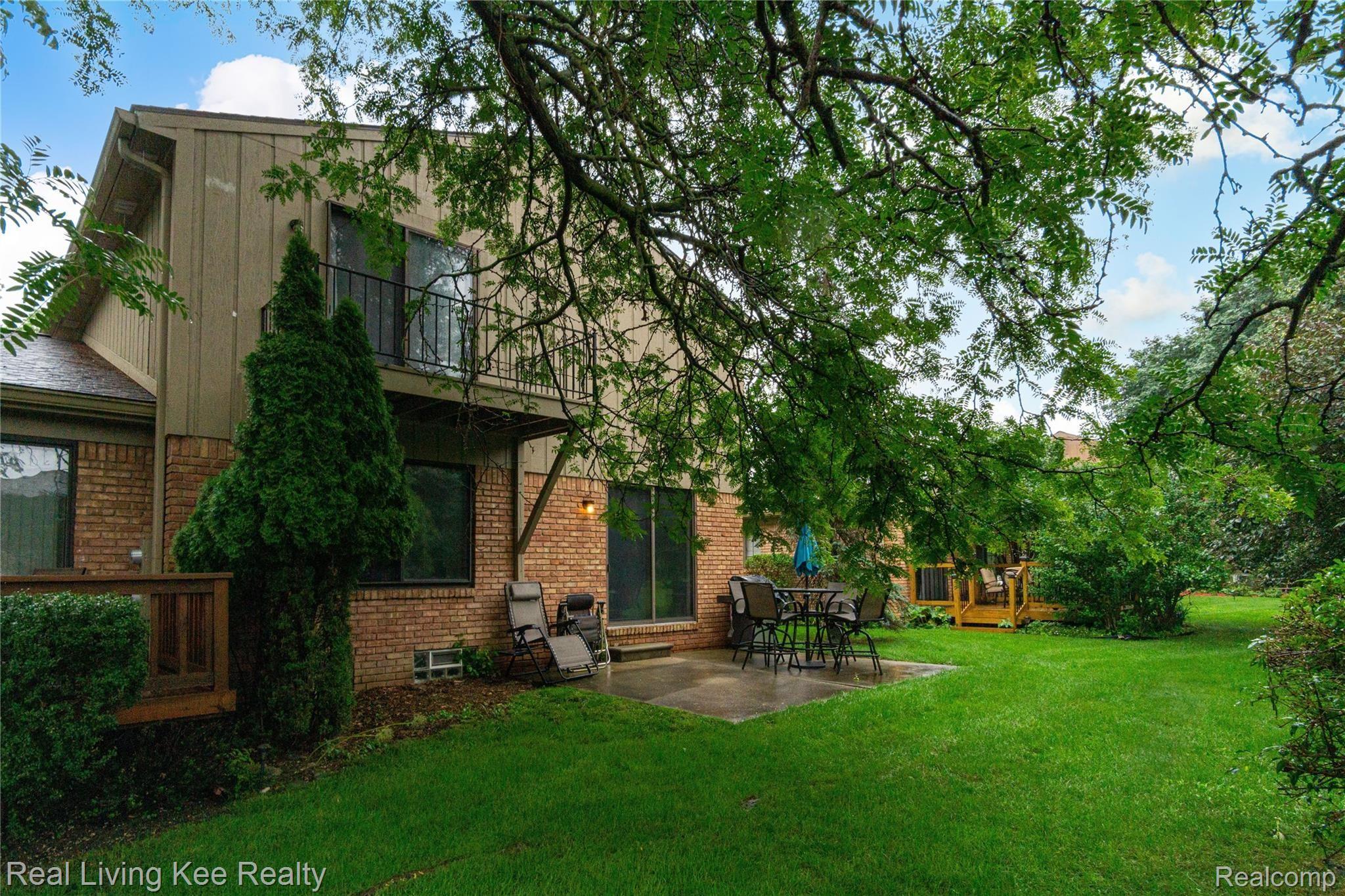 1870 Allenway Court Rochester, MI 48309 - Photo 32 of 40 Back Patio