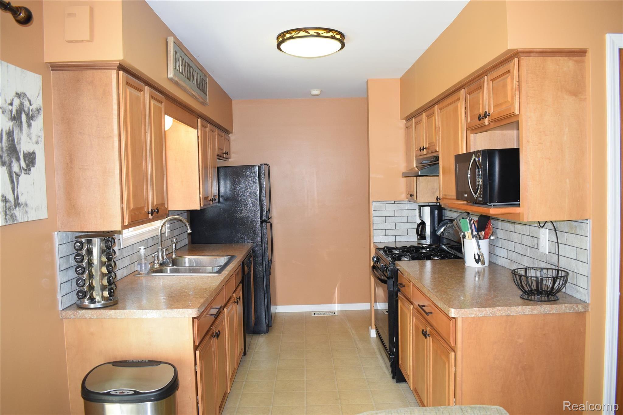 803 North Road Fenton, MI 48430 - Photo 14 of 24 14.JPG