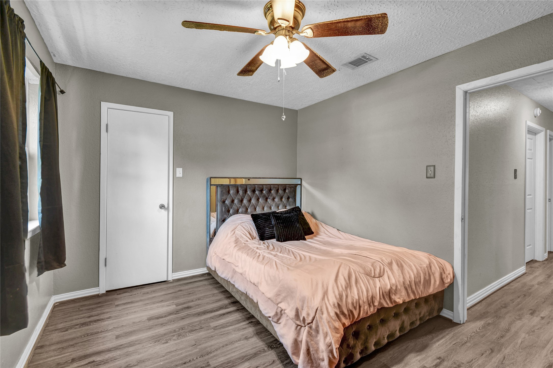 48 Ranch House Loop Angleton, TX 77515 - Photo 13 of 29 Gallery Image 13