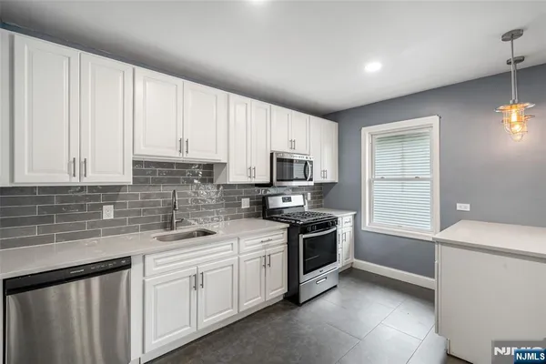 $3,500 | 402 Morse Avenue, Unit 2, Ridgefield, NJ 07657