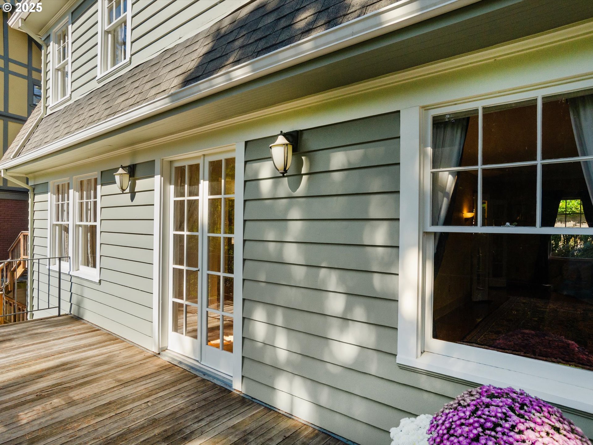 2917 Southwest Fairview Boulevard Portland, OR 97205 - Photo 11 of 25 a view of front door