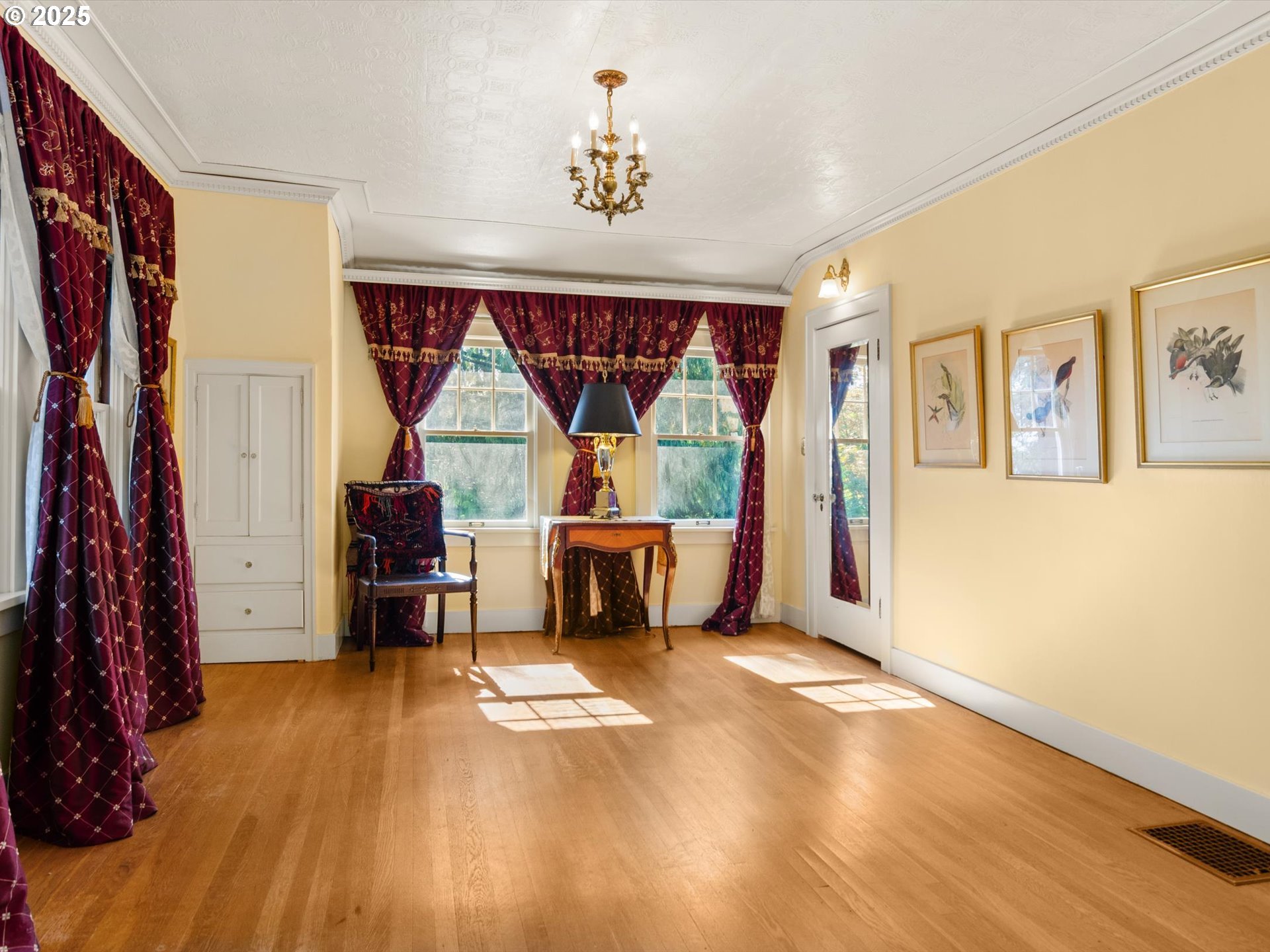 2917 Southwest Fairview Boulevard Portland, OR 97205 - Photo 13 of 25 a view of a furniture in a room