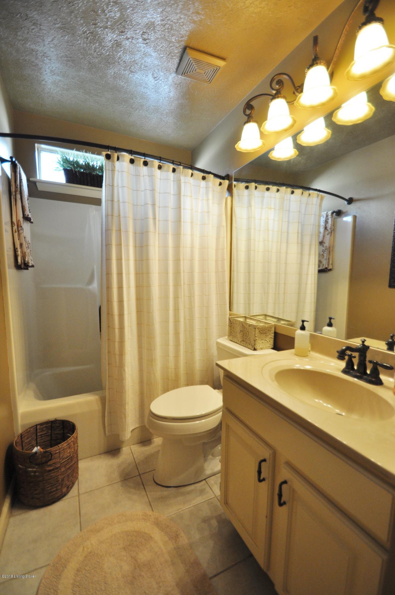 2511 Hampton Ridge Boulevard Louisville, KY 40220 - Photo 27 of 44 DSC_0295