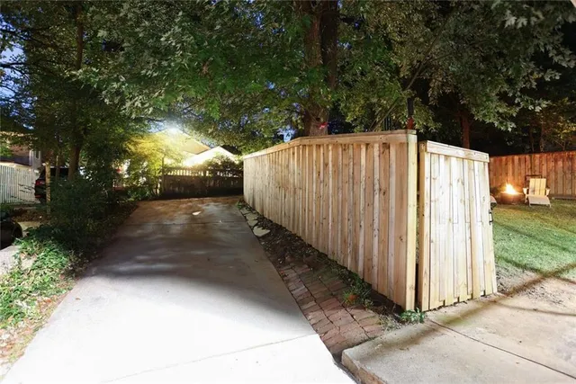 a view of a backyard with pathway