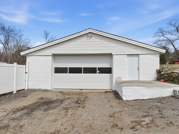 $325,000 | 25 A East Street, Grafton, MA 01536