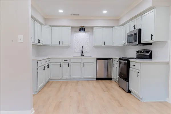 $1,800 | 1007 Sycamore Street, Brenham, TX 77833