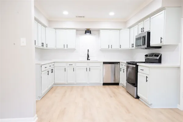 $1,800 | 1007 Sycamore Street, Brenham, TX 77833