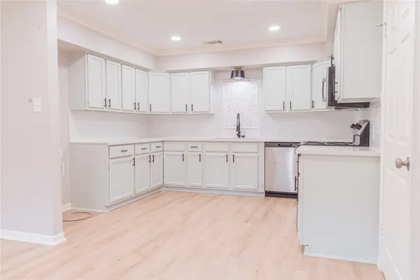 $1,800 | 1007 Sycamore Street, Brenham, TX 77833