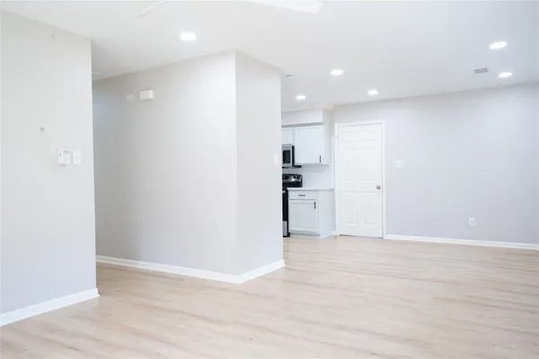 $1,800 | 1007 Sycamore Street, Brenham, TX 77833