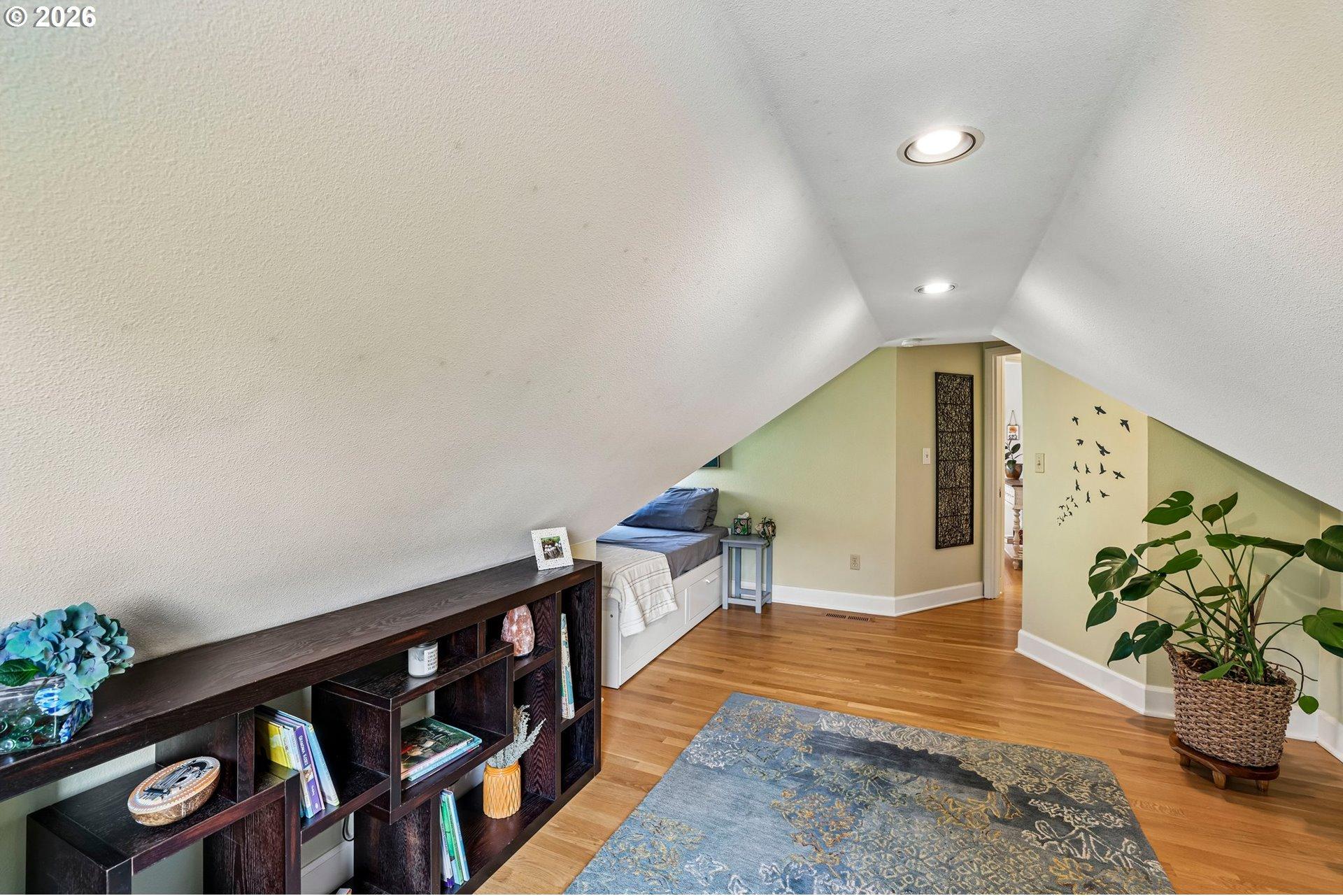 2747 Northwest Raleigh Street, Unit 2 Portland, OR 97210 - Photo 33 of 40 Gallery Image 33