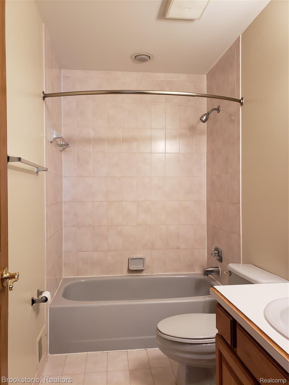 1485 Kings Pointe Road Grand Blanc, MI 48439 - Photo 17 of 38 20210110_131835.jpg