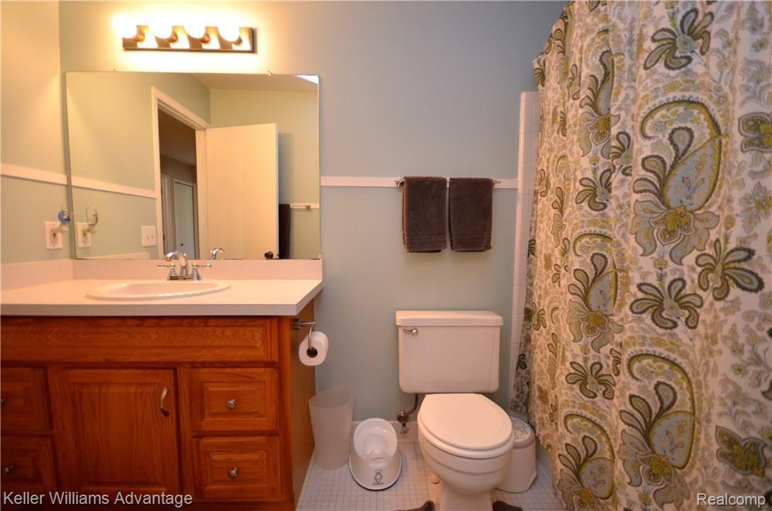 22390 Innsbrook Northville, MI 48167 - Photo 42 of 69 DSC_5457.jpg