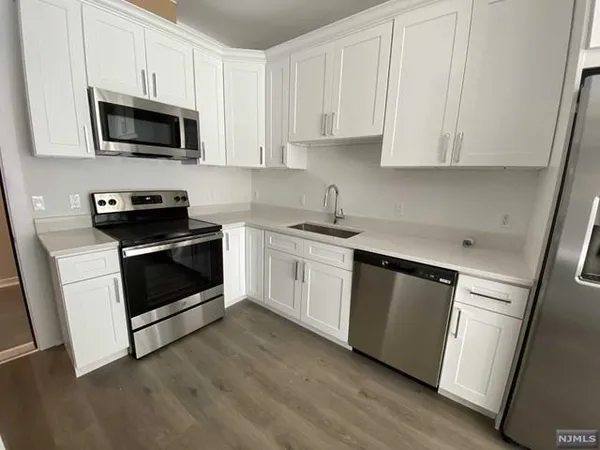 $2,650 | 74 Clarendon Place, Unit 203, Hackensack, NJ 07601