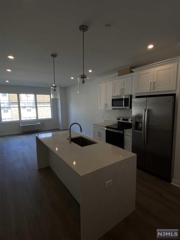 74 Clarendon Place, Unit 203 Hackensack, NJ 07601 - Photo 3 of 12