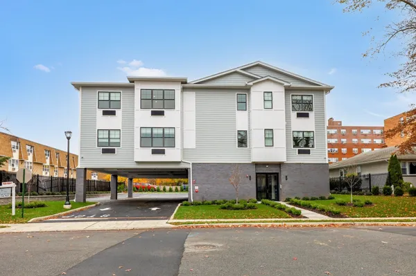 $2,650 | 74 Clarendon Place, Unit 203, Hackensack, NJ 07601