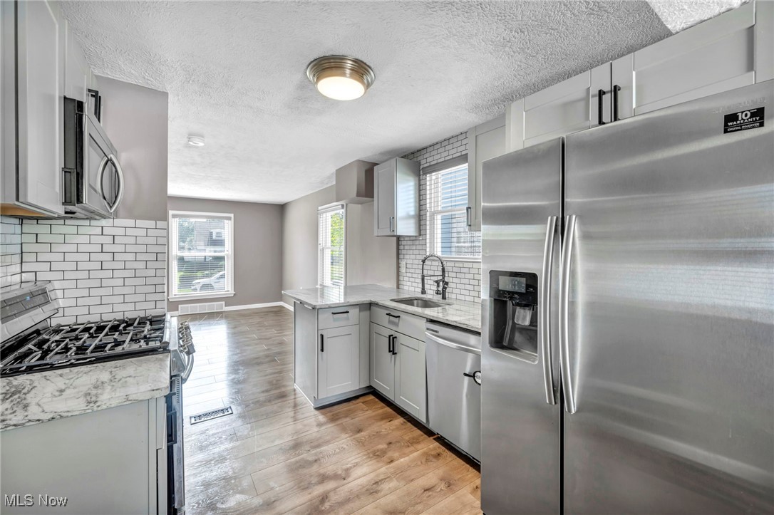 4081 Wilmington Road Cleveland, OH 44121 - Photo 9 of 41 Gallery Image 9