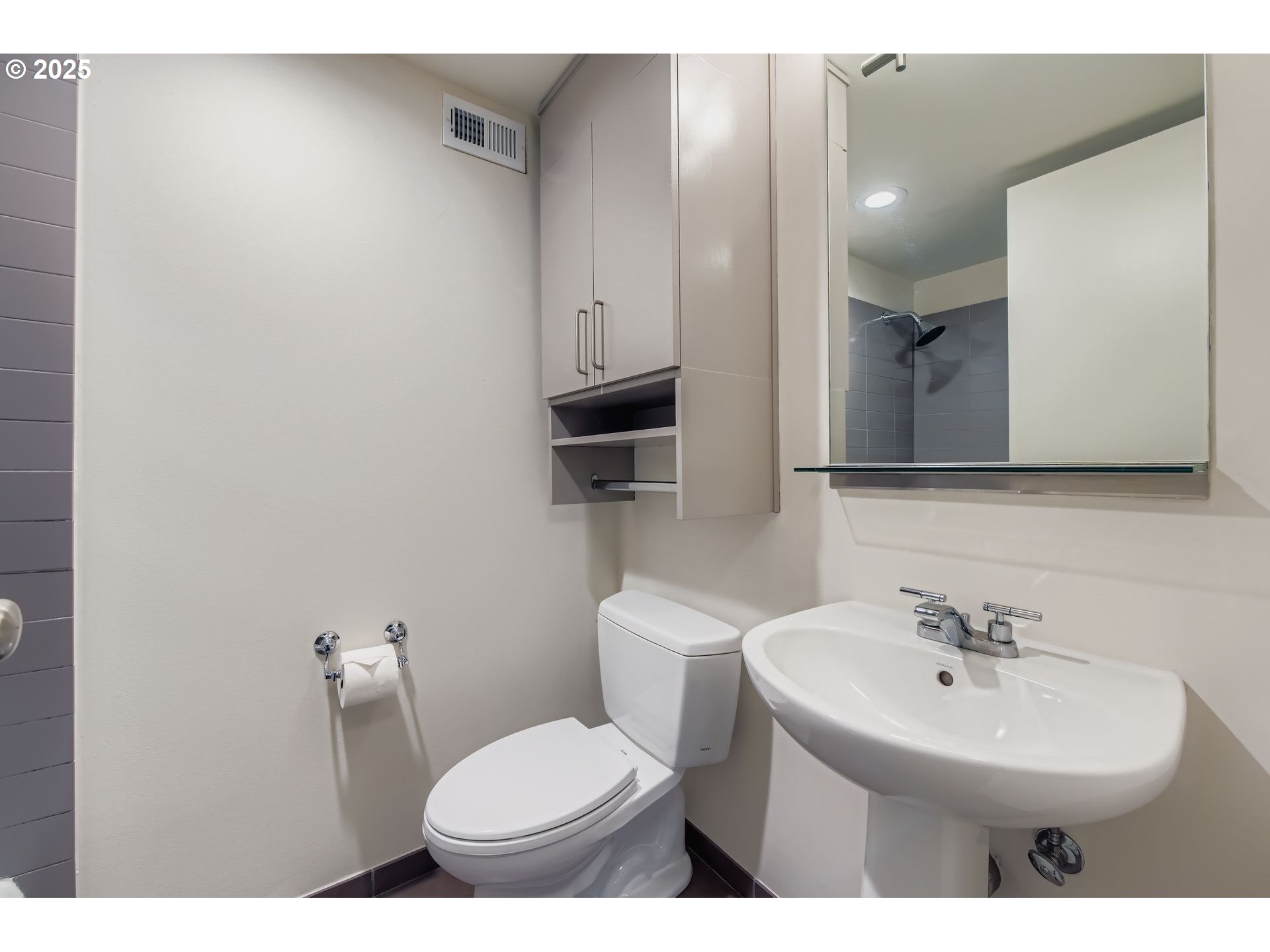 255 Southwest Harrison Street, Unit 9D Portland, OR 97201 - Photo 21 of 32 Bathroom