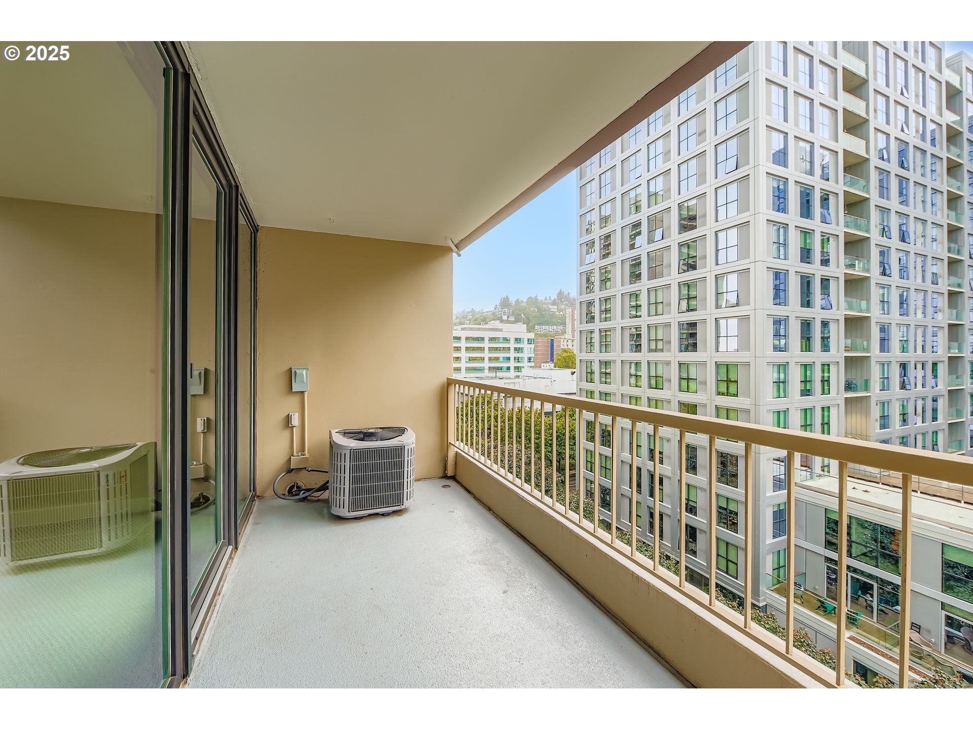 255 Southwest Harrison Street, Unit 9D Portland, OR 97201 - Photo 9 of 32 Deck