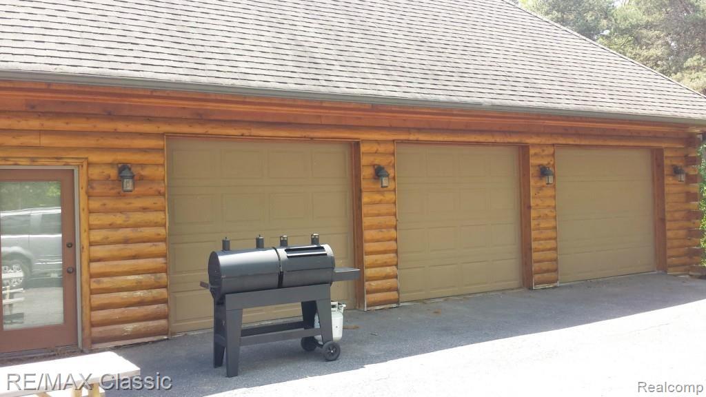 11169 Hyne Road Brighton, MI 48114 - Photo 7 of 48 3 CAR.jpg
