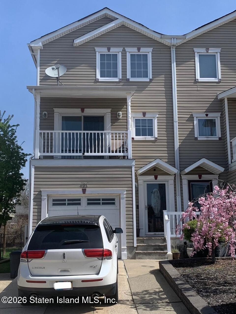 631 Travis Avenue Staten Island, NY 10314 - Photo 2 of 75 631 Travis Avenue