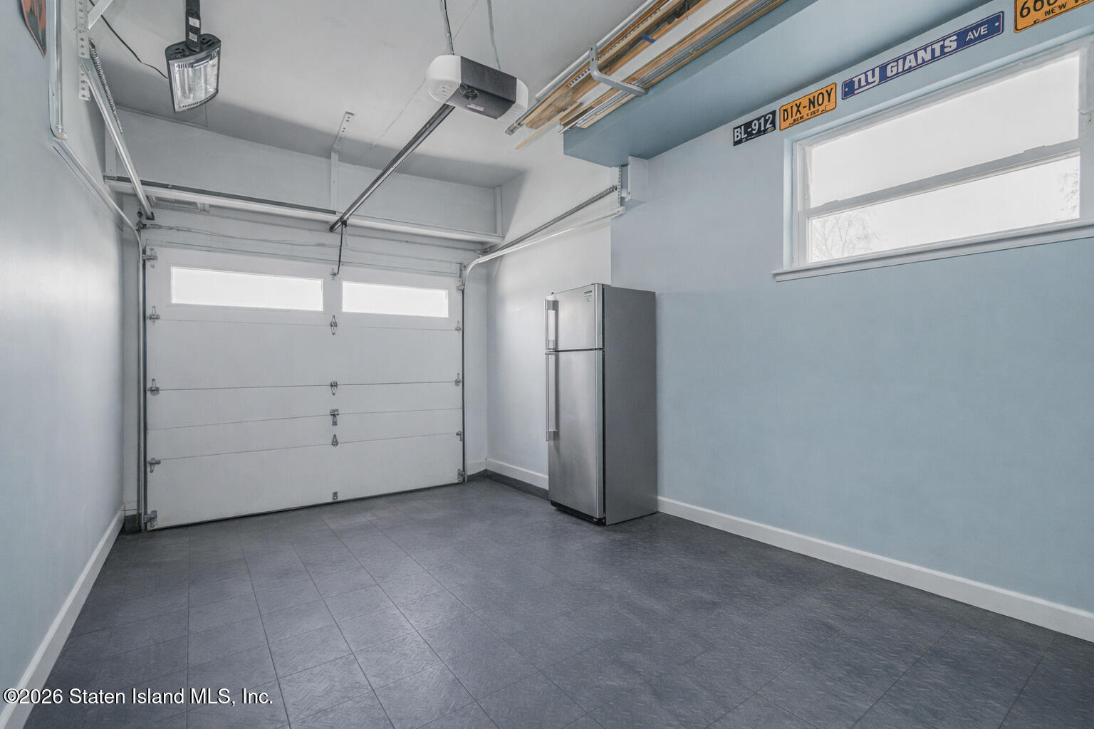 631 Travis Avenue Staten Island, NY 10314 - Photo 7 of 75 a view of an empty room