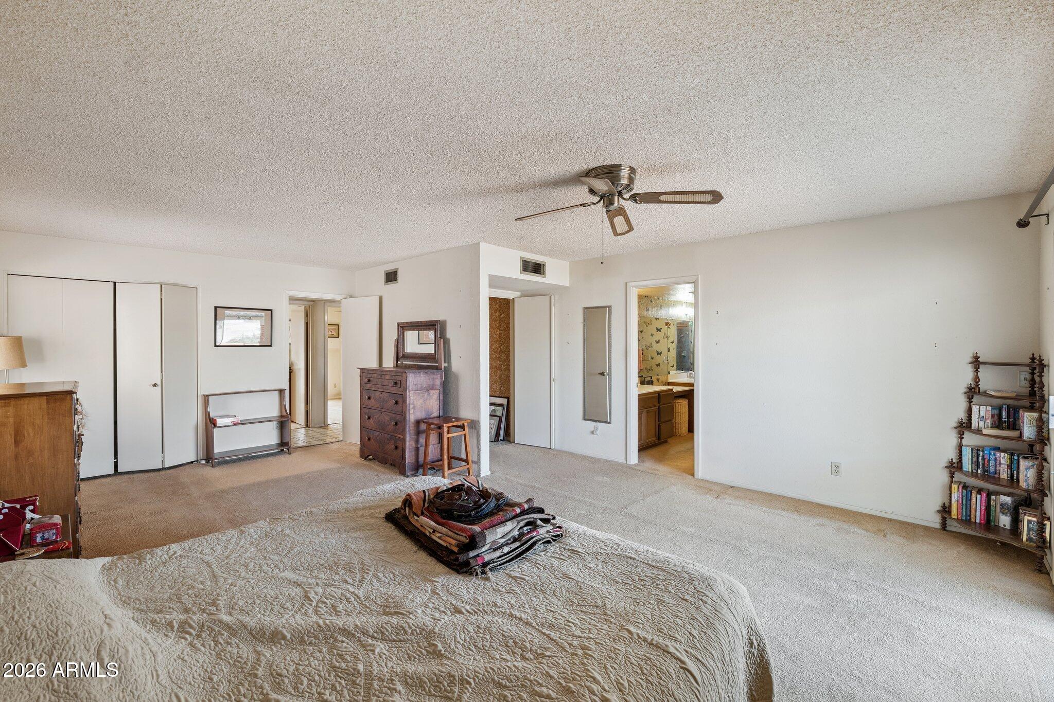 14232 North 11th Street Phoenix, AZ 85022 - Photo 16 of 24 21-web-or-mls-14232-north-11th-st