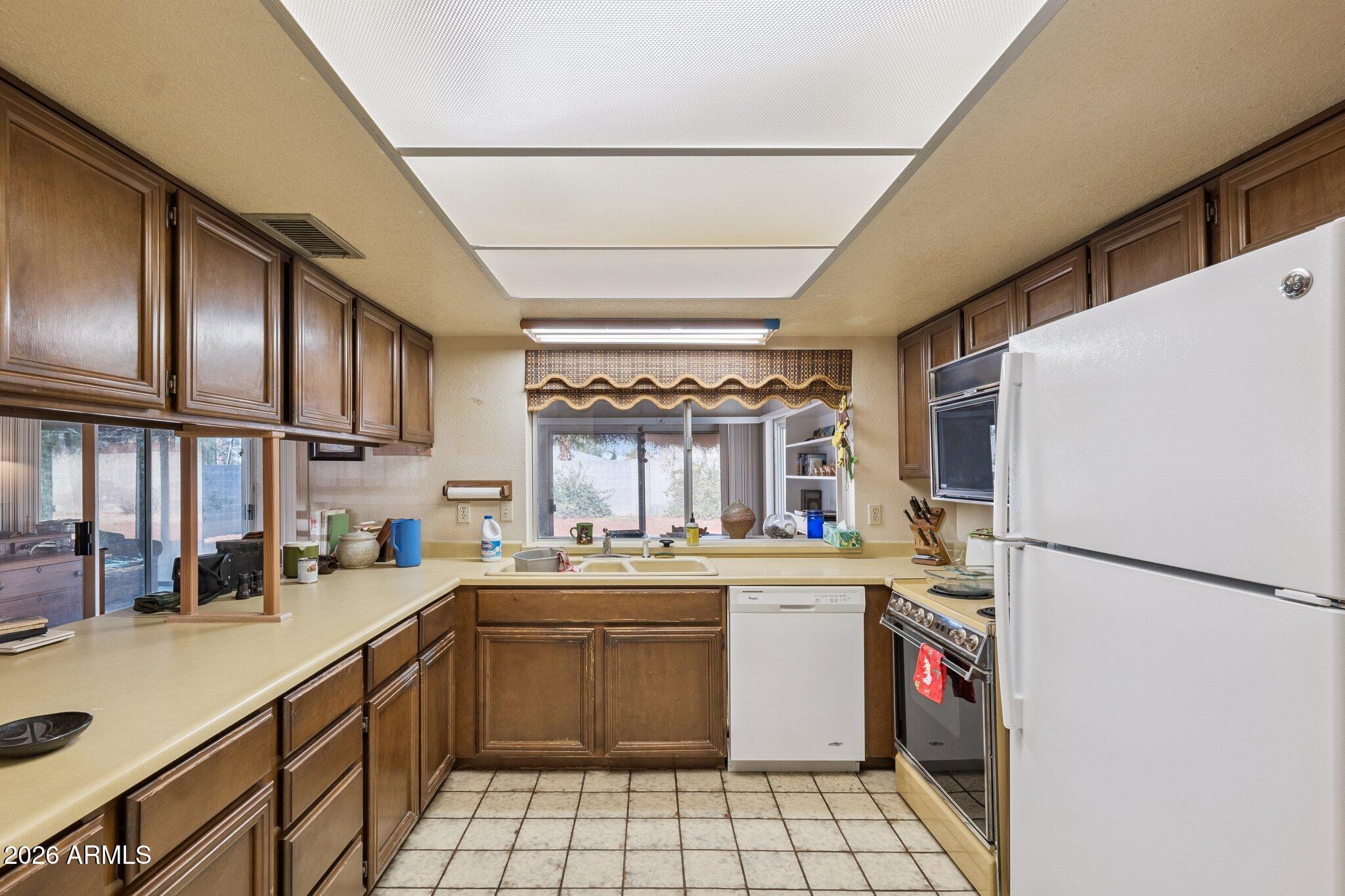 14232 North 11th Street Phoenix, AZ 85022 - Photo 6 of 24 8-web-or-mls-14232-north-11th-st