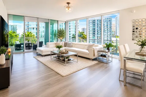 $4,400 | 90 Southwest 3rd Street, Unit 1413, Miami, FL 33130