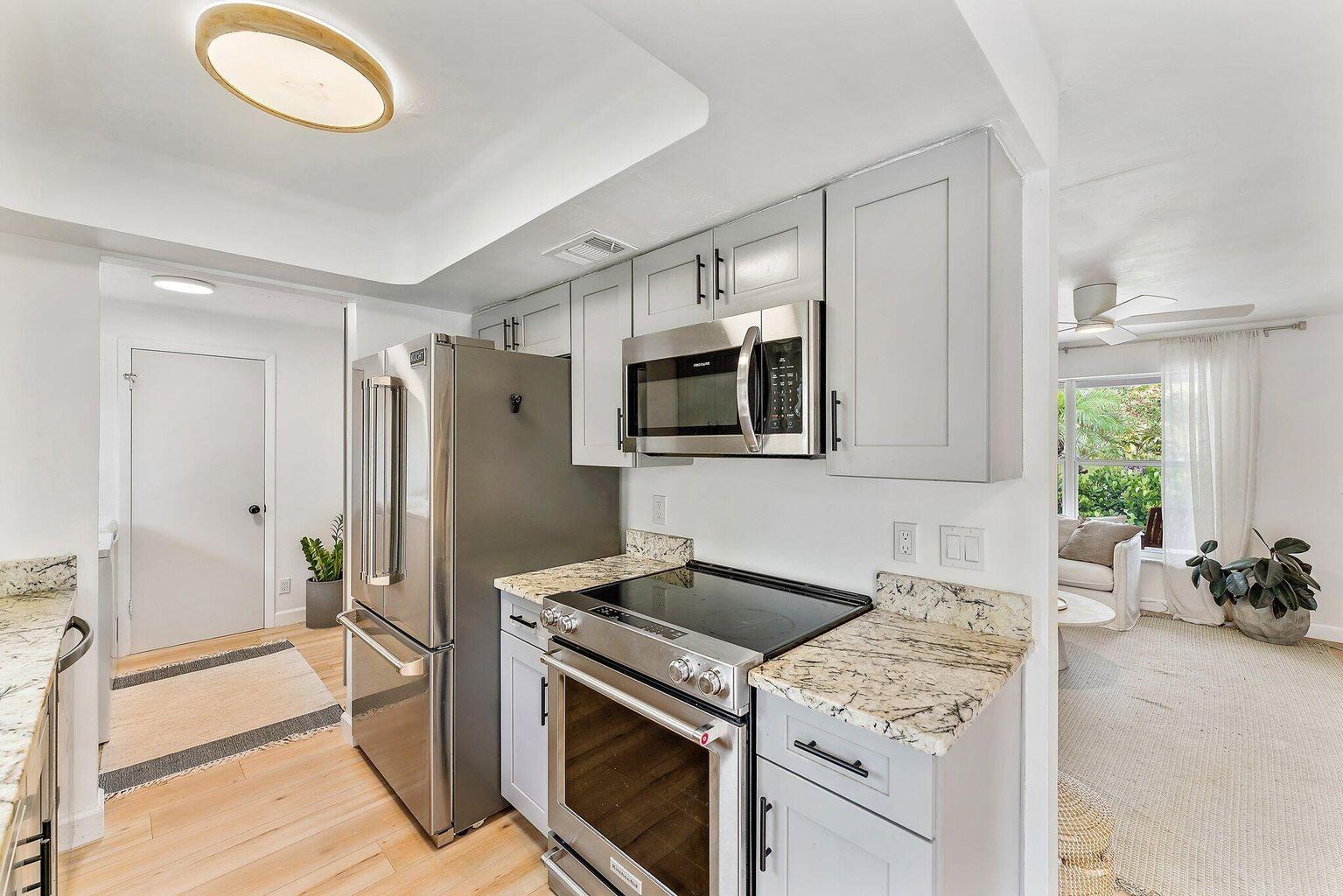 12 Pineview Road Jupiter, FL 33469 - Photo 12 of 28 Kitchen