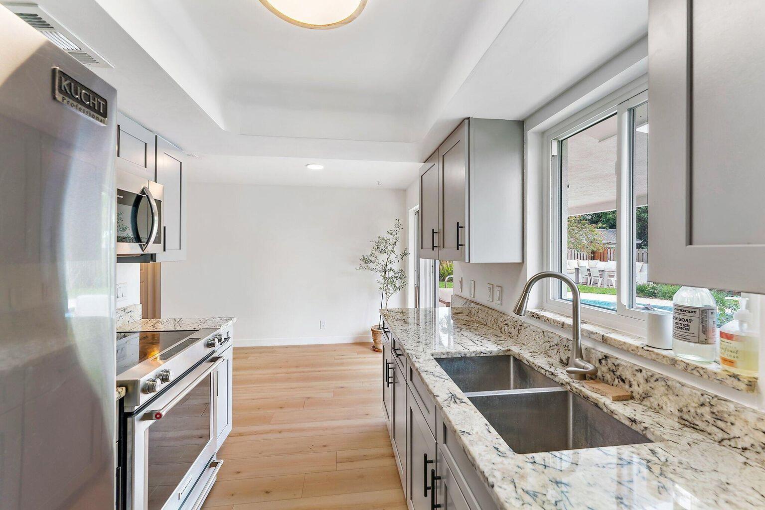 12 Pineview Road Jupiter, FL 33469 - Photo 13 of 28 Kitchen