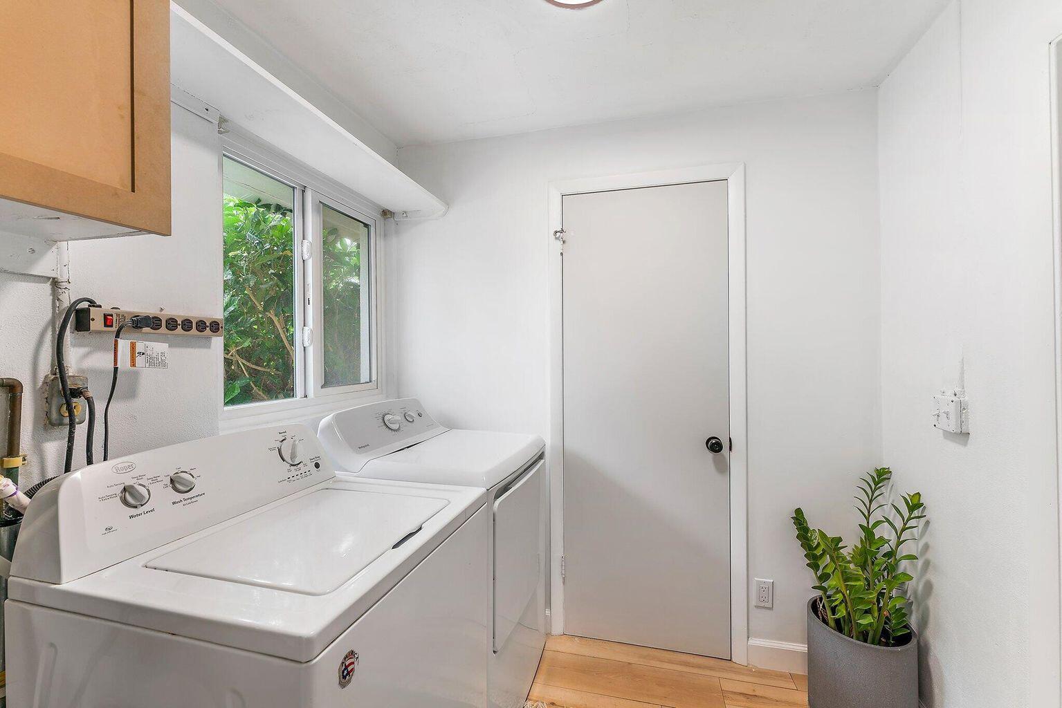 12 Pineview Road Jupiter, FL 33469 - Photo 14 of 28 Laundry Room