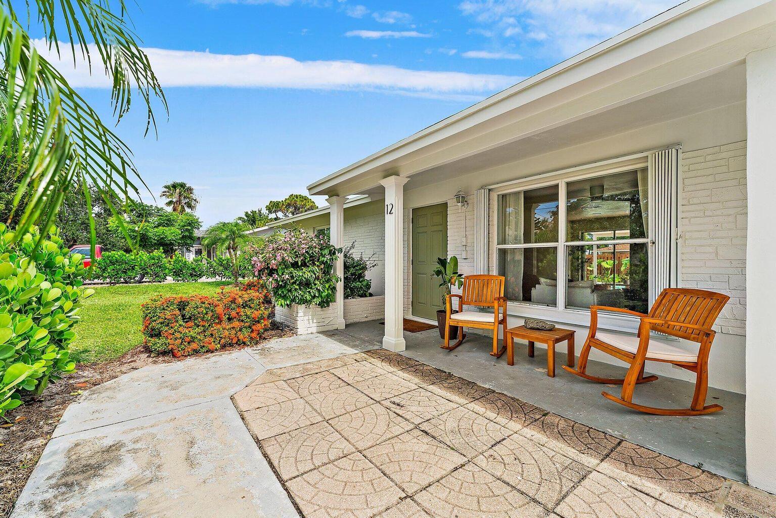 12 Pineview Road Jupiter, FL 33469 - Photo 2 of 28 Front Porch