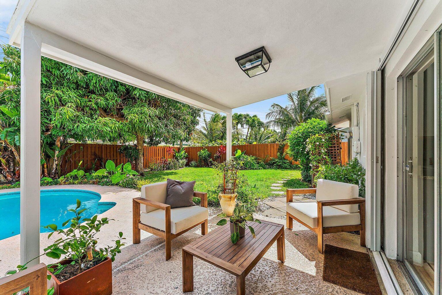 12 Pineview Road Jupiter, FL 33469 - Photo 22 of 28 Back Patio