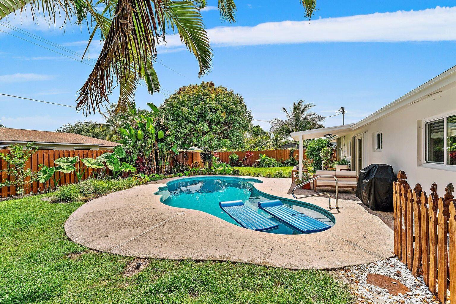 12 Pineview Road Jupiter, FL 33469 - Photo 24 of 28 Pool/Backyard