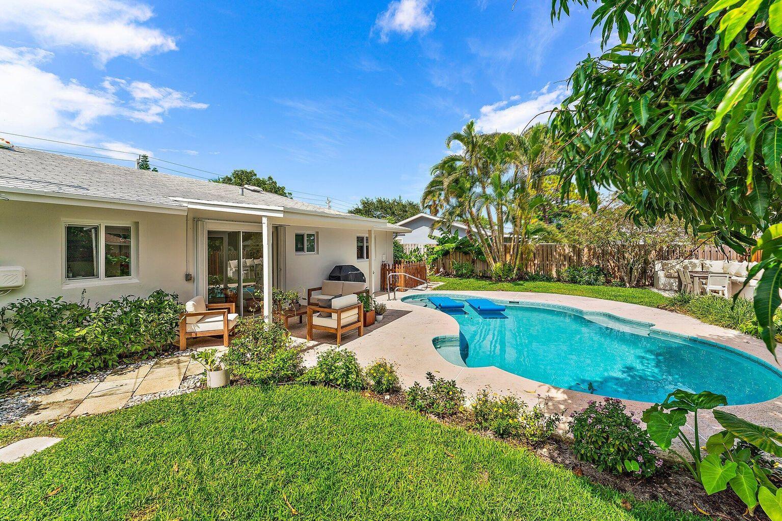 12 Pineview Road Jupiter, FL 33469 - Photo 27 of 28 Pool/Backyard