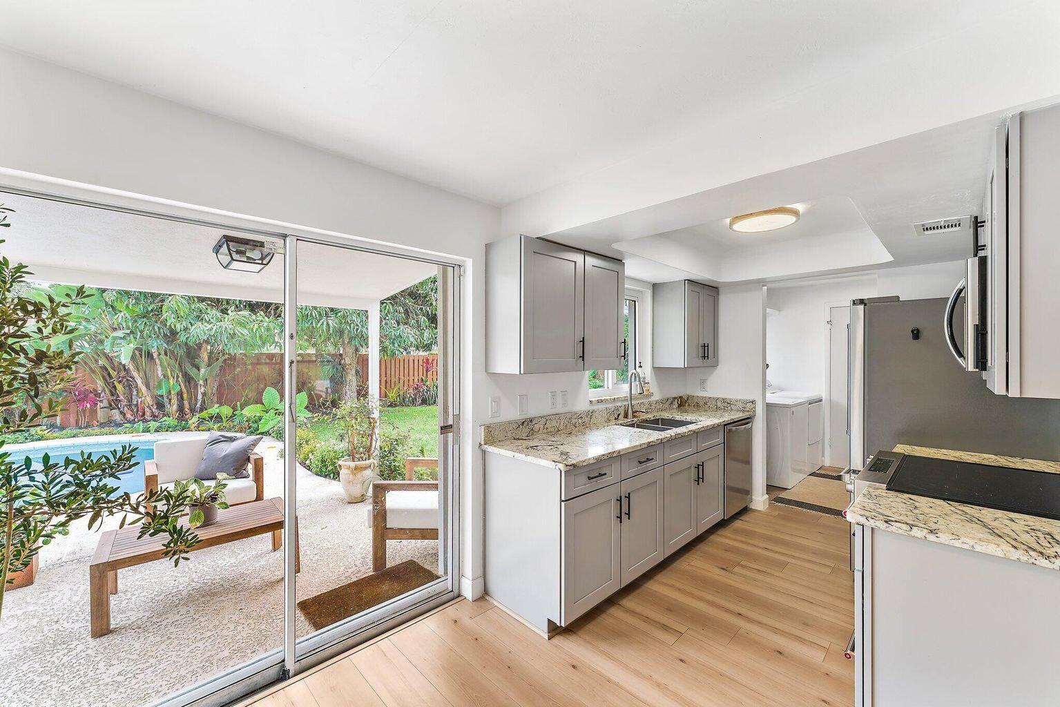 12 Pineview Road Jupiter, FL 33469 - Photo 10 of 28 Kitchen