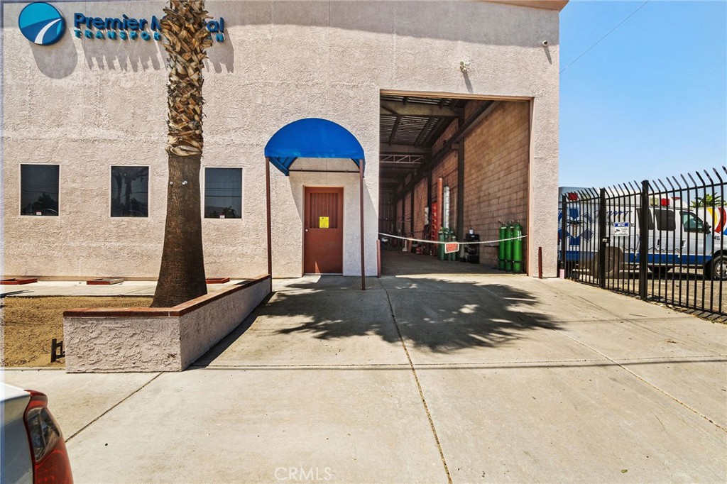 484 East Redlands Boulevard San Bernardino, CA 92408 - Photo 22 of 27 a front view of a house