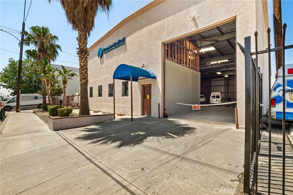 484 East Redlands Boulevard San Bernardino, CA 92408 - Photo 25 of 27 a view of a building with shower