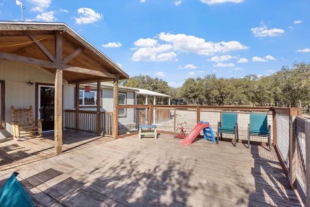 a view of sitting area with chairs