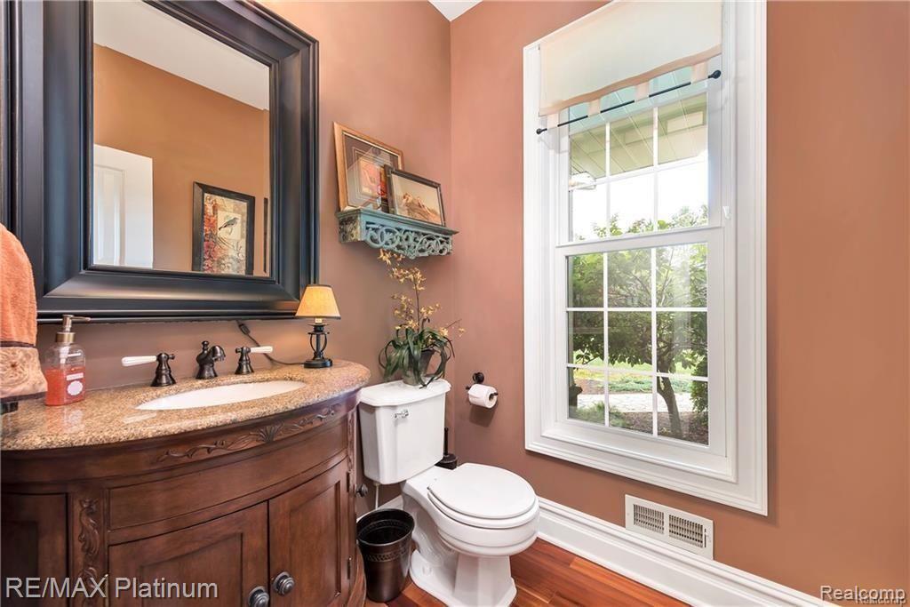 606 South Hacker Road Brighton, MI 48114 - Photo 30 of 42 Entry Level Powder Room