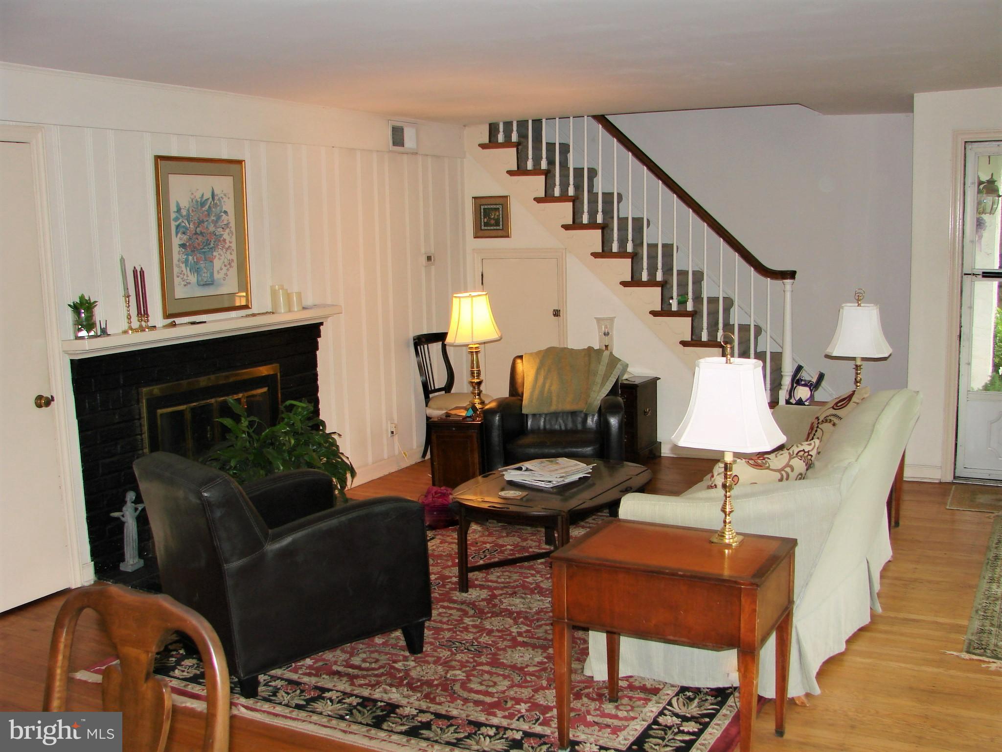4 Brookside Circle Wayne, PA 19087 - Photo 3 of 25 Living room