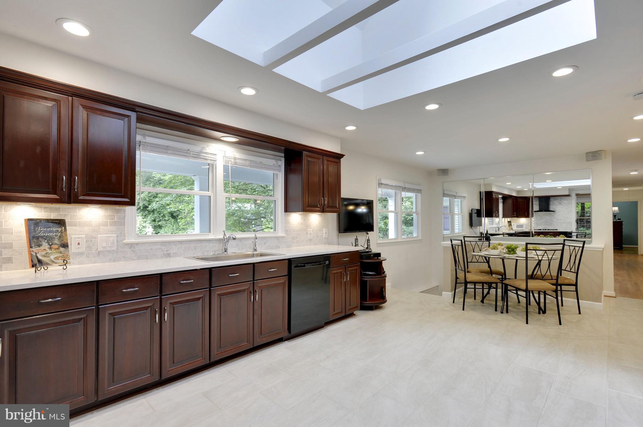 2038 Carrhill Road Vienna, VA 22181 - Photo 4 of 29 Kitchen