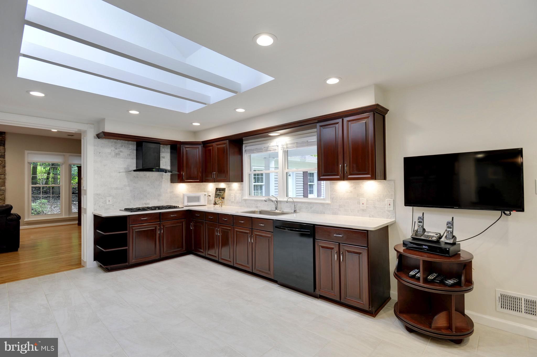 2038 Carrhill Road Vienna, VA 22181 - Photo 5 of 29 Kitchen