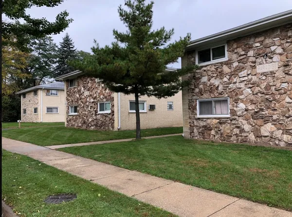 $2,300 | 1 Scotdale Road, Unit 3, La Grange Park, IL 60526