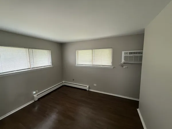$2,300 | 1 Scotdale Road, Unit 3, La Grange Park, IL 60526