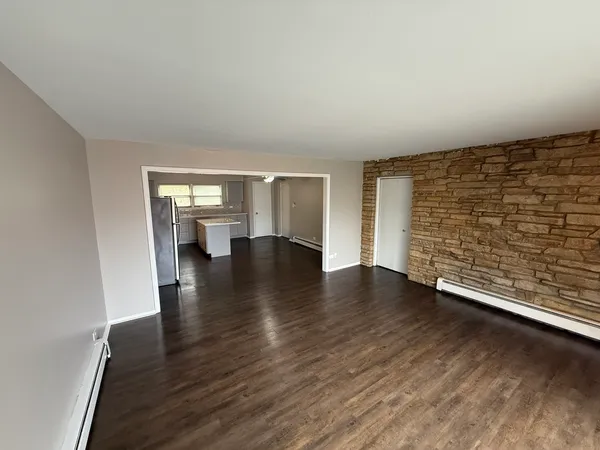 $2,300 | 1 Scotdale Road, Unit 3, La Grange Park, IL 60526