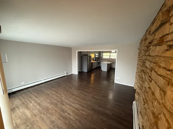 $2,300 | 1 Scotdale Road, Unit 3, La Grange Park, IL 60526