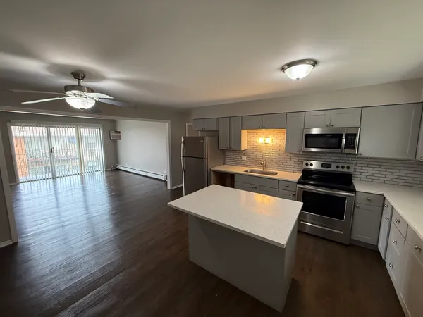 $2,300 | 1 Scotdale Road, Unit 3, La Grange Park, IL 60526
