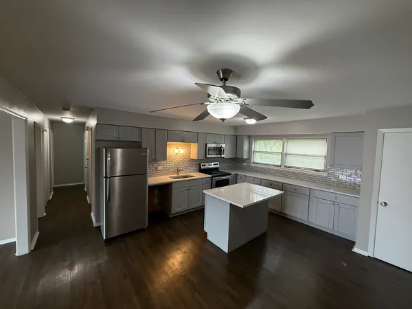 $2,300 | 1 Scotdale Road, Unit 3, La Grange Park, IL 60526