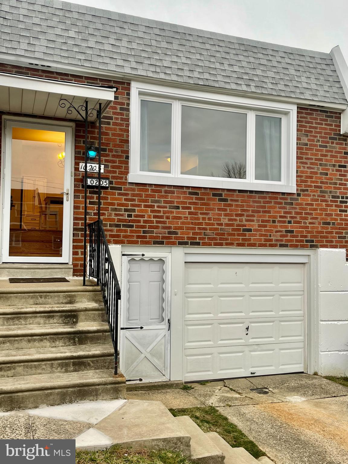 10205 West Keswick Road Philadelphia, PA 19114 - Photo 2 of 28 Entry